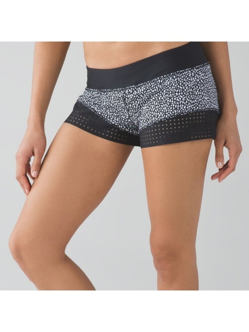 Lululemon Stride To Tide Short Miss Mosaic Black / Black Size 8- Swim shorts